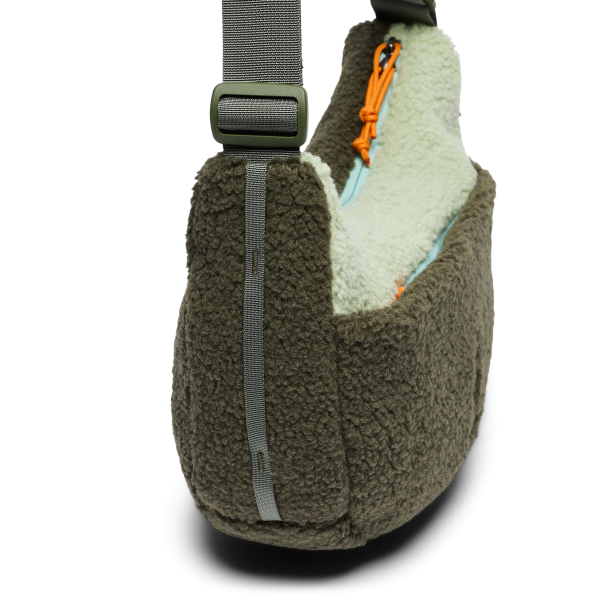 High Pile Fleece 6L Crescent Bag